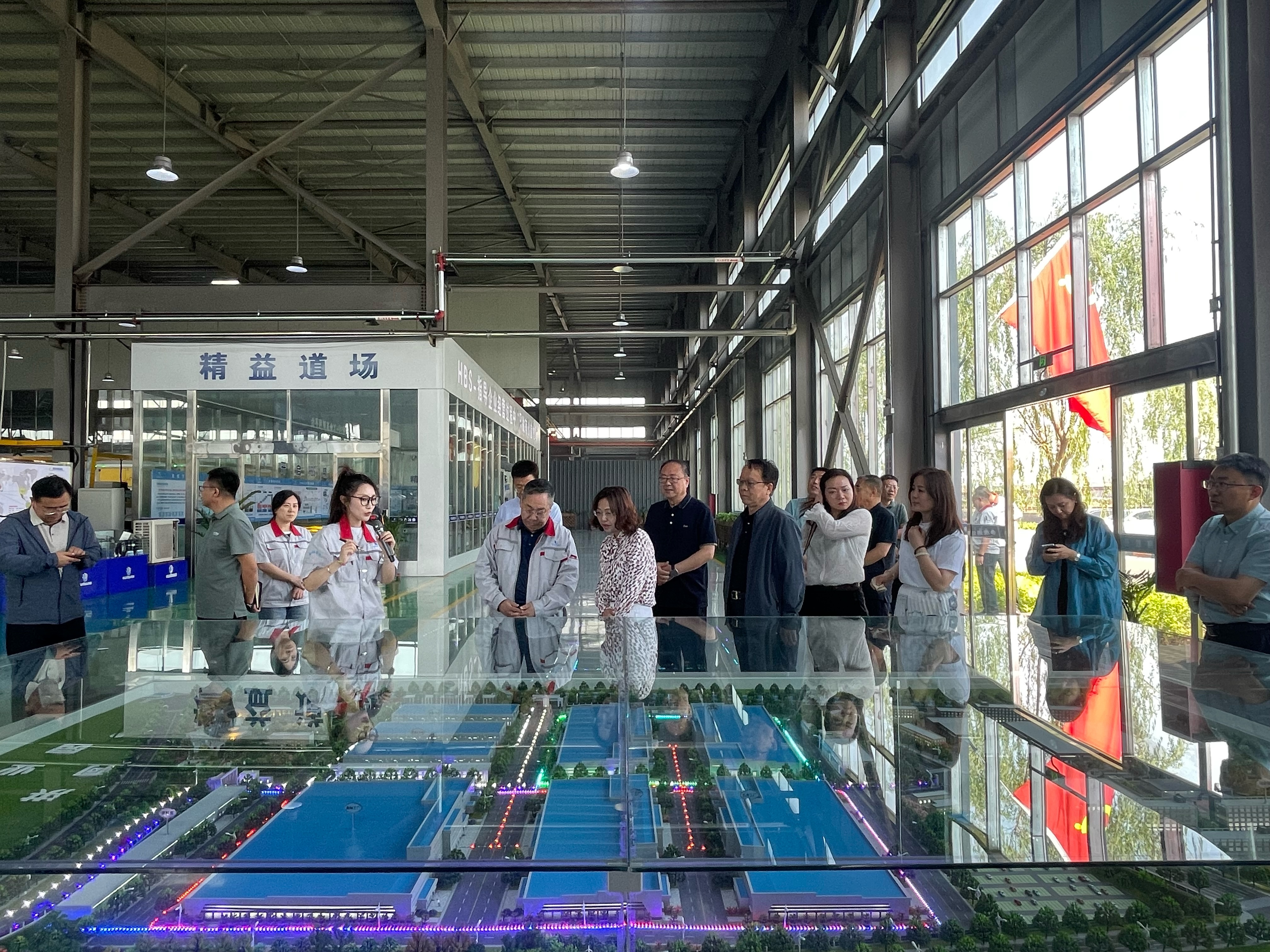 克拉玛依市政协一行赴尊时凯龙人生就博集团调研